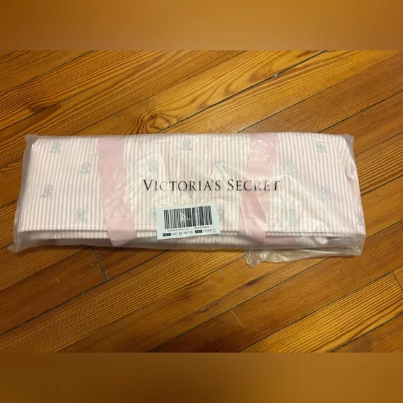 Victoria’s Secret Pink & White Stripe Tote with rhinestone VS logo- BRAND NEW - Picture 7 of 8